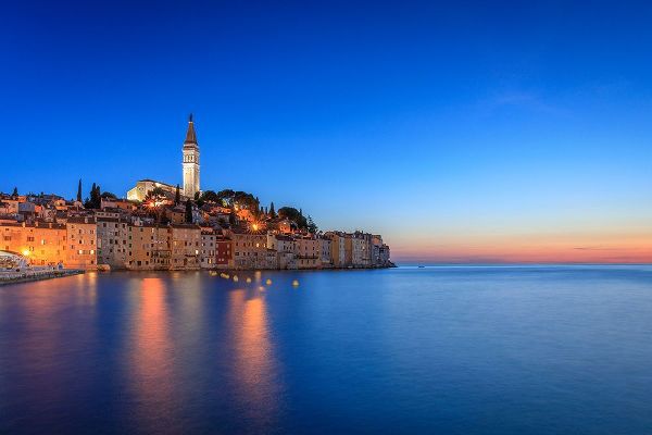 Jaynes Gallery 아티스트의 Europe-Croatia-Rovinj-Ocean view of town at sunset작품입니다.